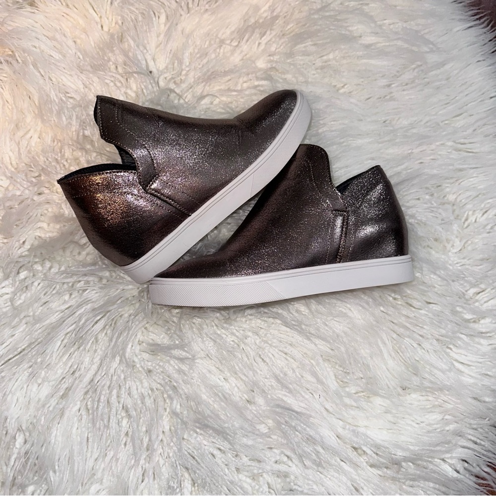 Boutique wedge shoe
